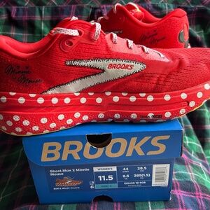 Brooks Ghost Max runDisney Minnie Mouse running shoes, size 11.5 women wide EUC